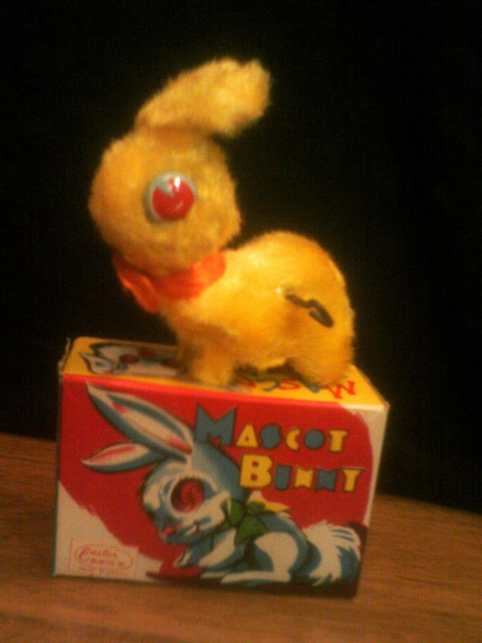Vintage Key WIND-UP MASCOT BUNNY Rabbit Tin TOY w BOX Japan Hops WORKS Yellow