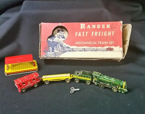 Vintage Ranger Fast Freight Mechnical Train Set metal tin wind up w/ Key and box