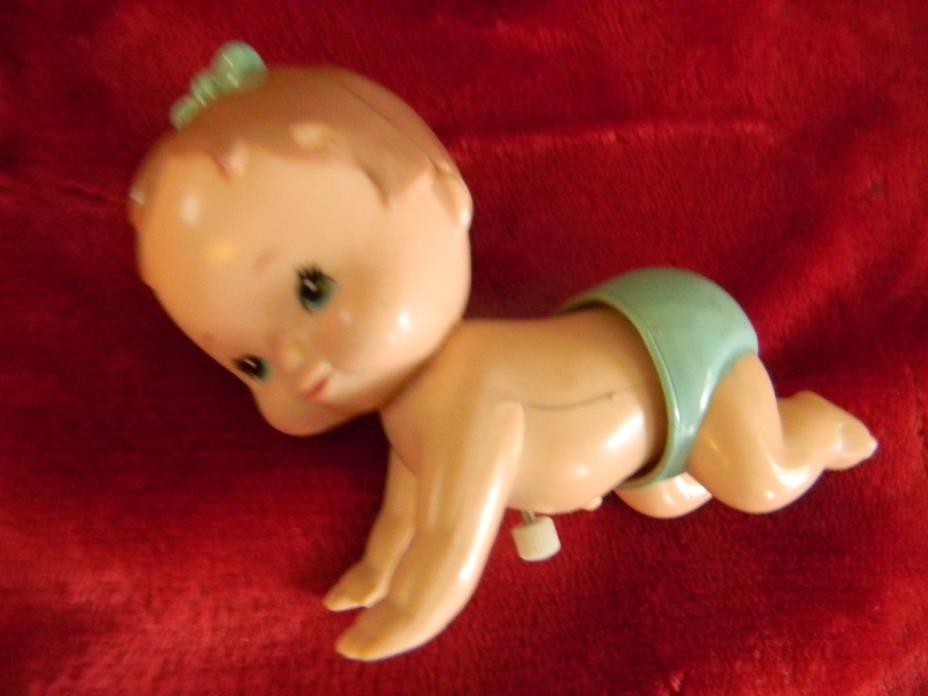 Vintage TOMY Wind-up Crawling Baby Girl Doll 1977 plastic