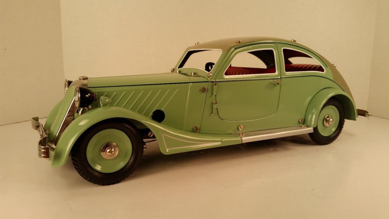 Marklin #19031 Wind-Up Streamlined Coupe