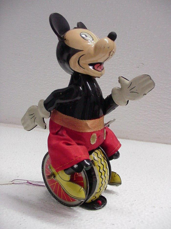 MICKEY MOUSE ROLLER SKATER TIN WINDUP TOY LINE MAR JAPAN, NEAR MINT, WORKS GREAT