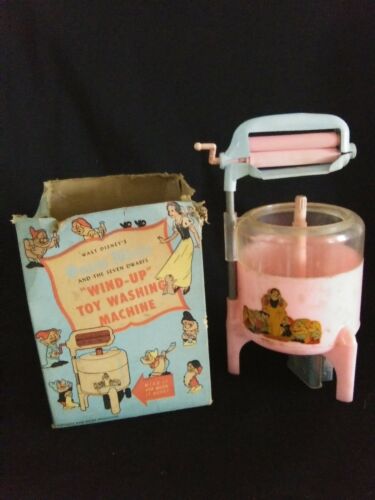 VTG ORIGINAL SNOW WHITE AND THE SEVEN DWARFS PLATIC WIND-UP WASHING MACHINE 1950