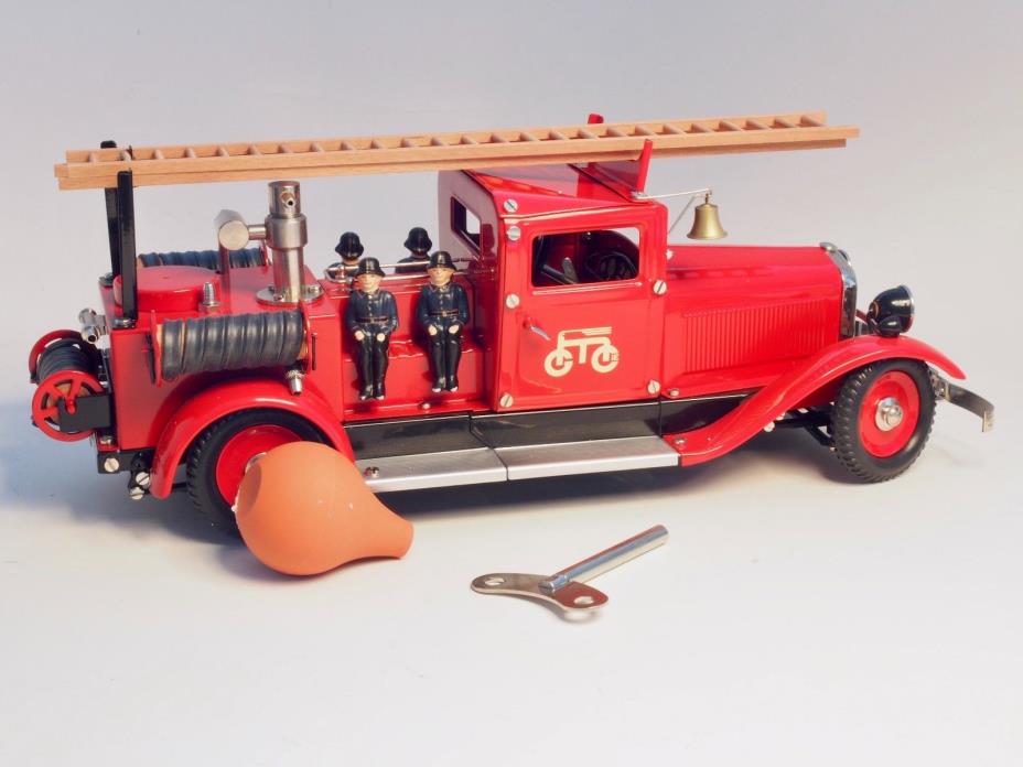 19034 Marklin Fire Brigade Water Pumper truck, wind-up clockwork motor