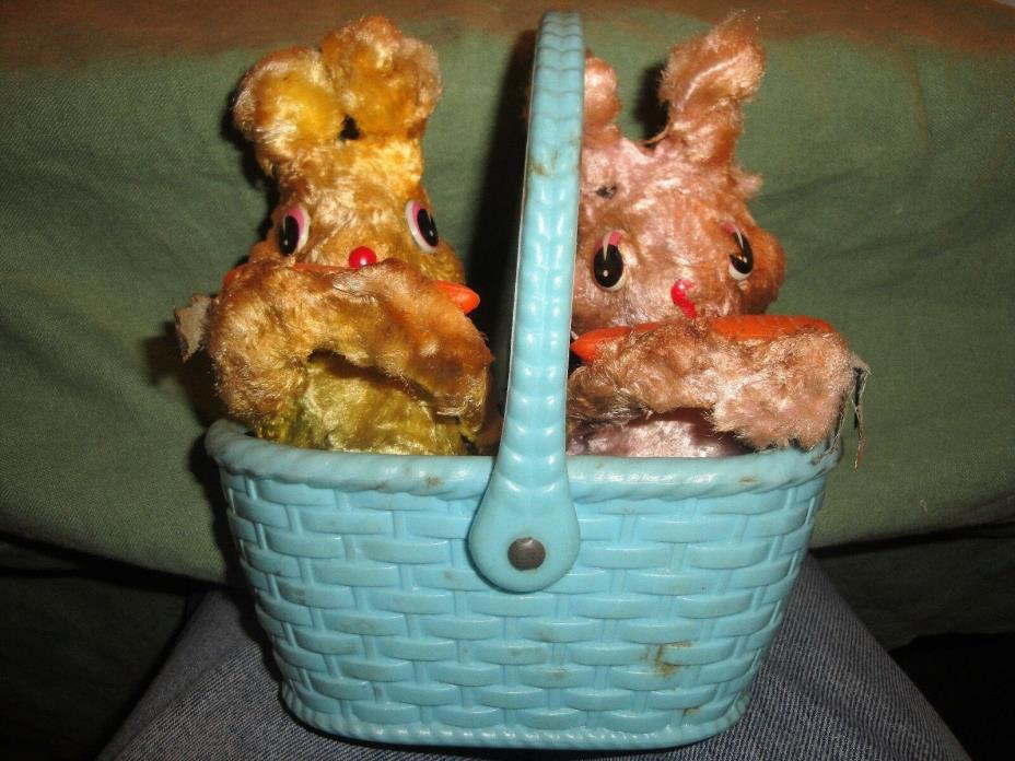 (2613) Vintage Wind up Bunnies in blue Basket Toy Collectible still works carrot