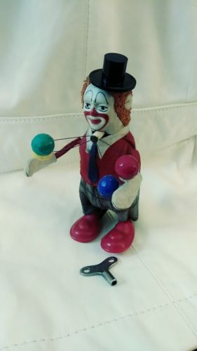 Vintage Schuco German Mechanical Clown Juggler 4 balls works perfect  EXC