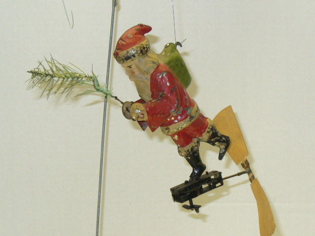 GUNTHERMANN TIN HAND=PAINTED, WIND UP FLYING SANTA