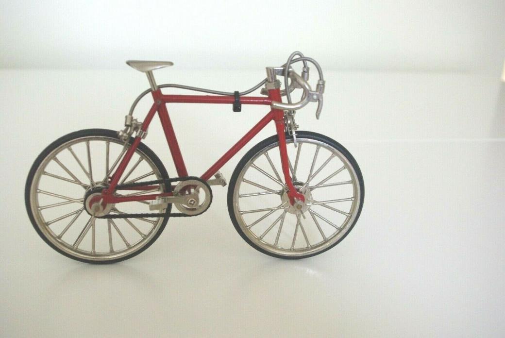 Racing Bike Replica Red Diecast Model  1:10 Scale for Display, Toy or Playset