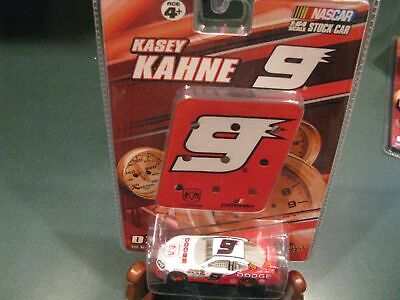 2007 Kasey Kahne # 9 Dodge Dealers Charger 1/64 Scale & Mini #9 Pit Stop Sign Bo