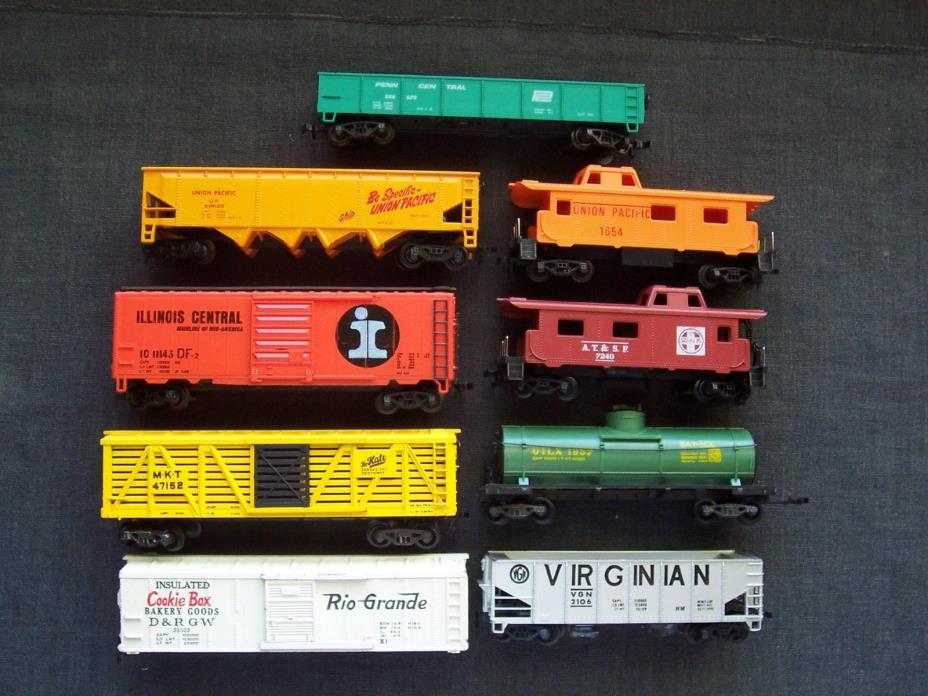 9 HO model railroad cars - Illinois & Penn Central, Bay-Sol, UP, The Katy, ATSF