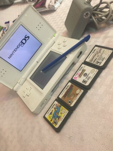 White Nintendo DS Lite USG-001 Console Bundle (Charger, Blue Stylus, 4 Games)