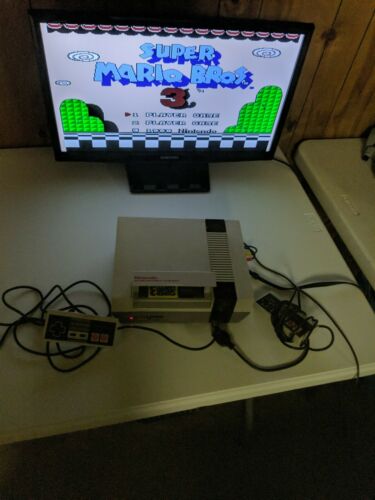 Original Nintendo/Mario Bros 3 Plus 2 Controllers Power Cord TESTED EVERYTHING