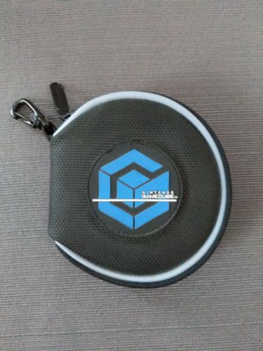 Official Nintendo Gamecube Circular Disc Case Travel Holder Clip Black Blue