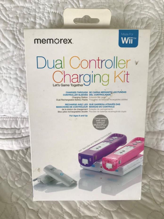 Memorex Dual Controller Charging station Kit White For Wii holds two controllers