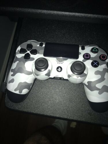 Wireless Ps4 Controller (barely Used)
