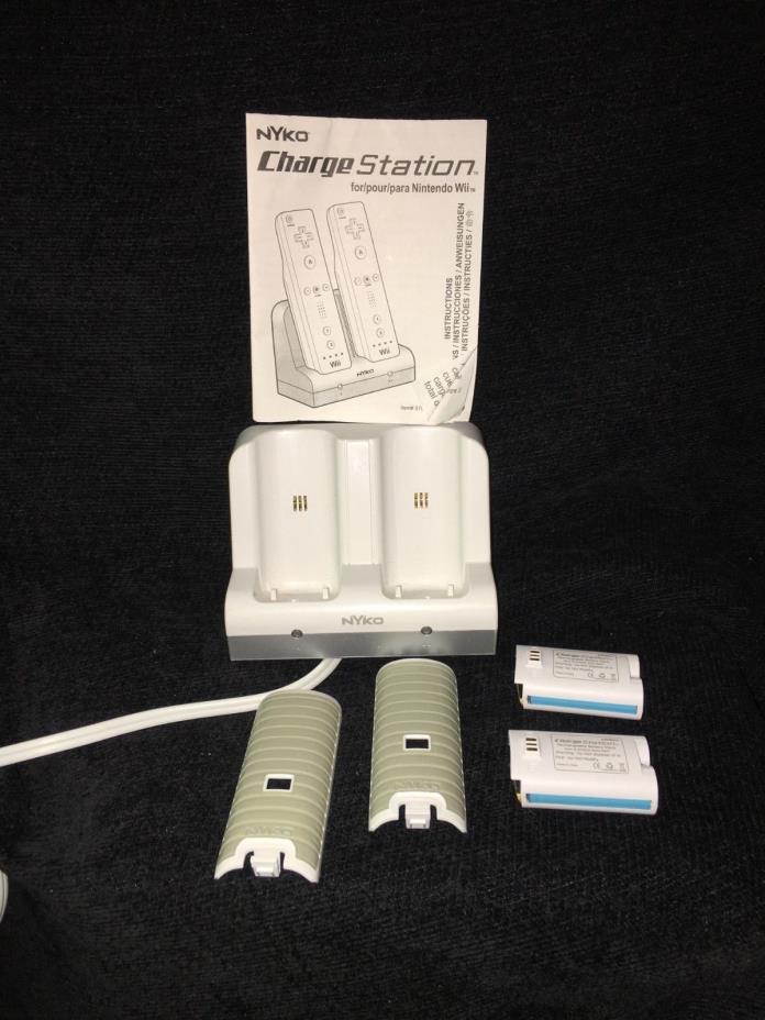 Wii Nyko Dual Rechargeable Charge Station with 2 Wii Remotes batteries, covers