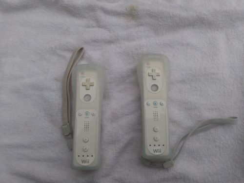 LOT of 2 OFFICIAL WHITE NINTENDO Wii REMOTES W/ SKINS