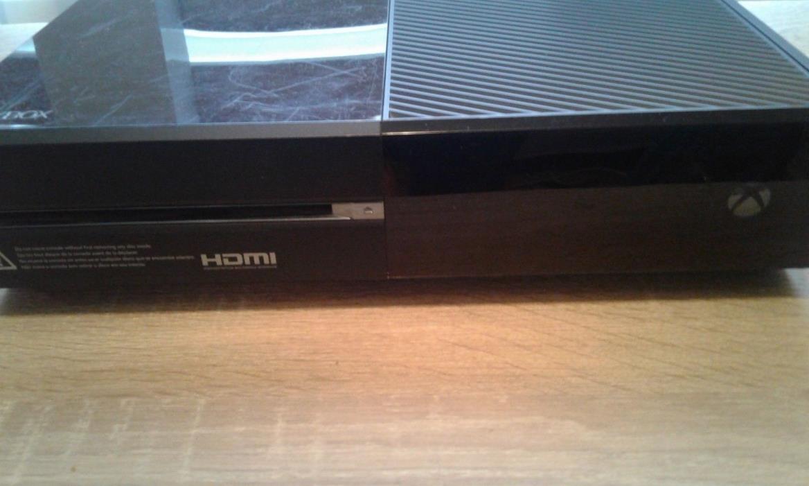 Microsoft Xbox One Original 500GB with Kinect Sensor Wifi Capable w/accessories