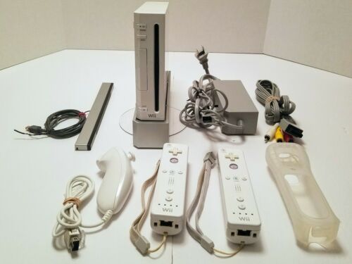 Nintendo Wii Video Game System Console Bundle Gamecube Compatible RVL-001 White