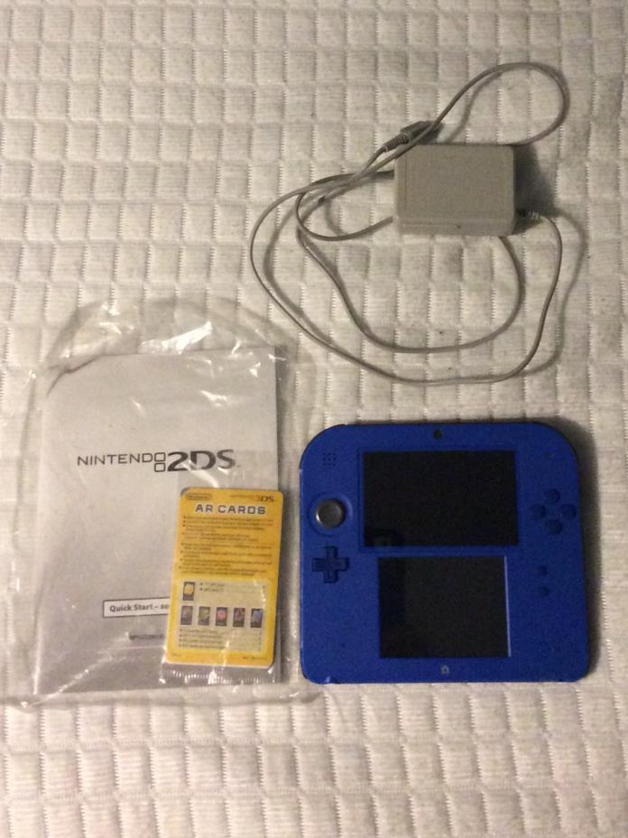 Nintendo 2DS Mario Kart 7 Bundle 4GB Handheld system (Electric Blue)
