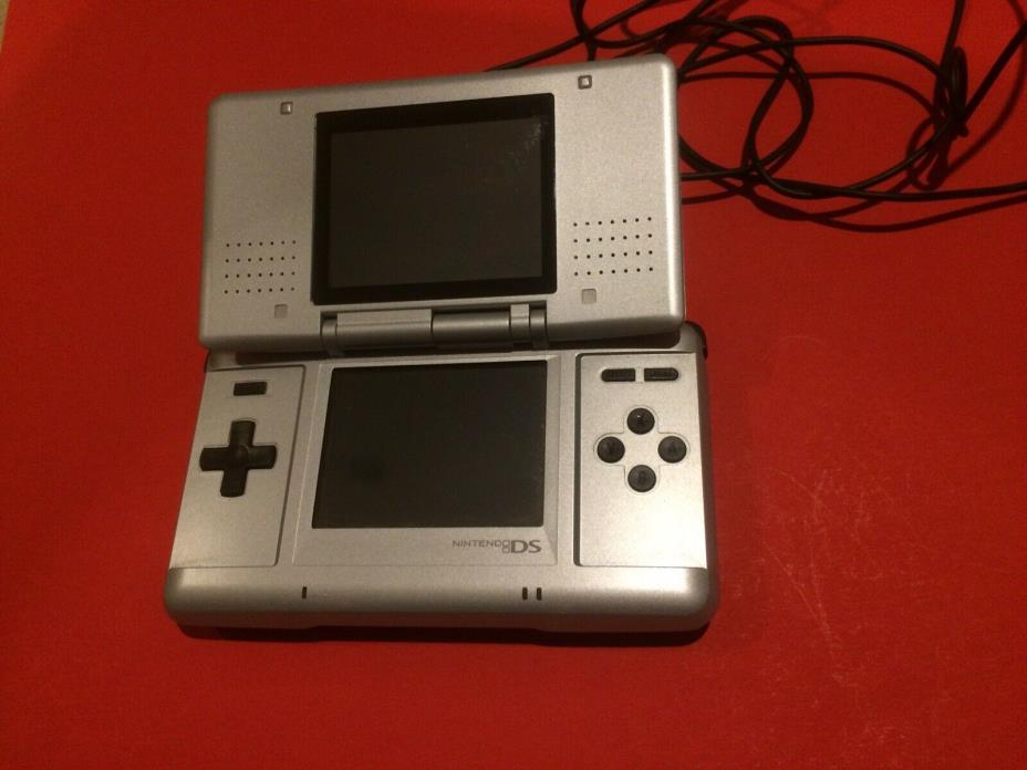 ORIGINAL NINTENDO DS HANDHELD SYSTEM WITH CHARGER (GRAY)