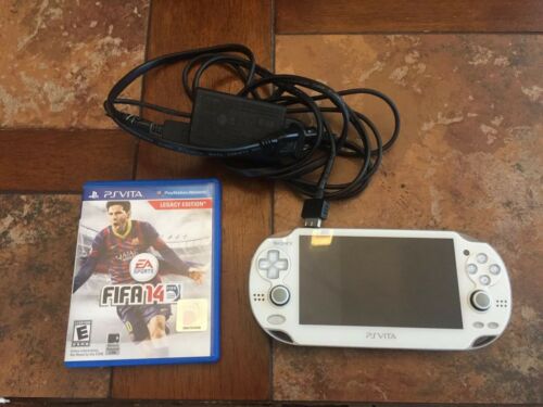 PS VITA PCH-1001 White With 1 Game And 4gb Card (READ)