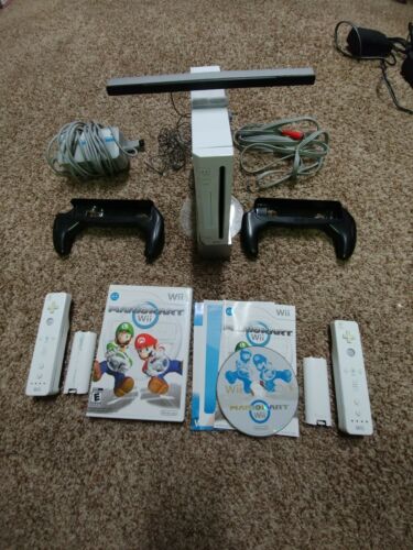 Nintendo Wii System Bundle Mario Kart Wii Lot 2 Controllers & 2 wheels w/ 3 game