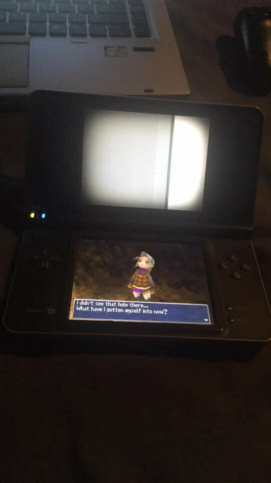 Nintendo DSi XL Black with charger top screen not working