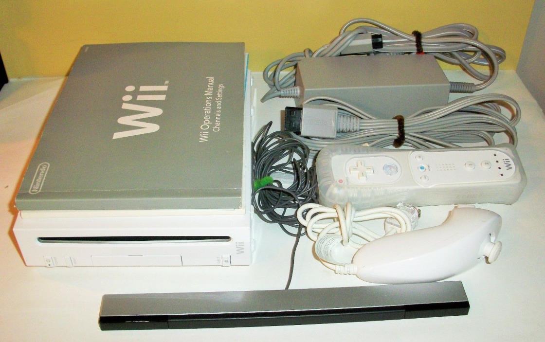 Nintendo Wii White Game Console RVL-001 Gamecube Compatible No Games Lot B
