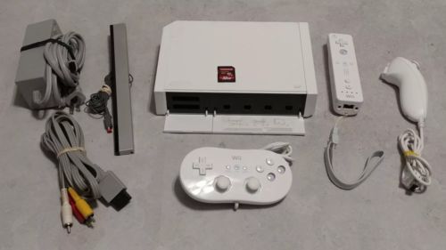 MODDED Wii CONSOLE BUNDLE WITH 3 OEM CONTROLLERS - GAMECUBE COMPATIBLE RVL-001