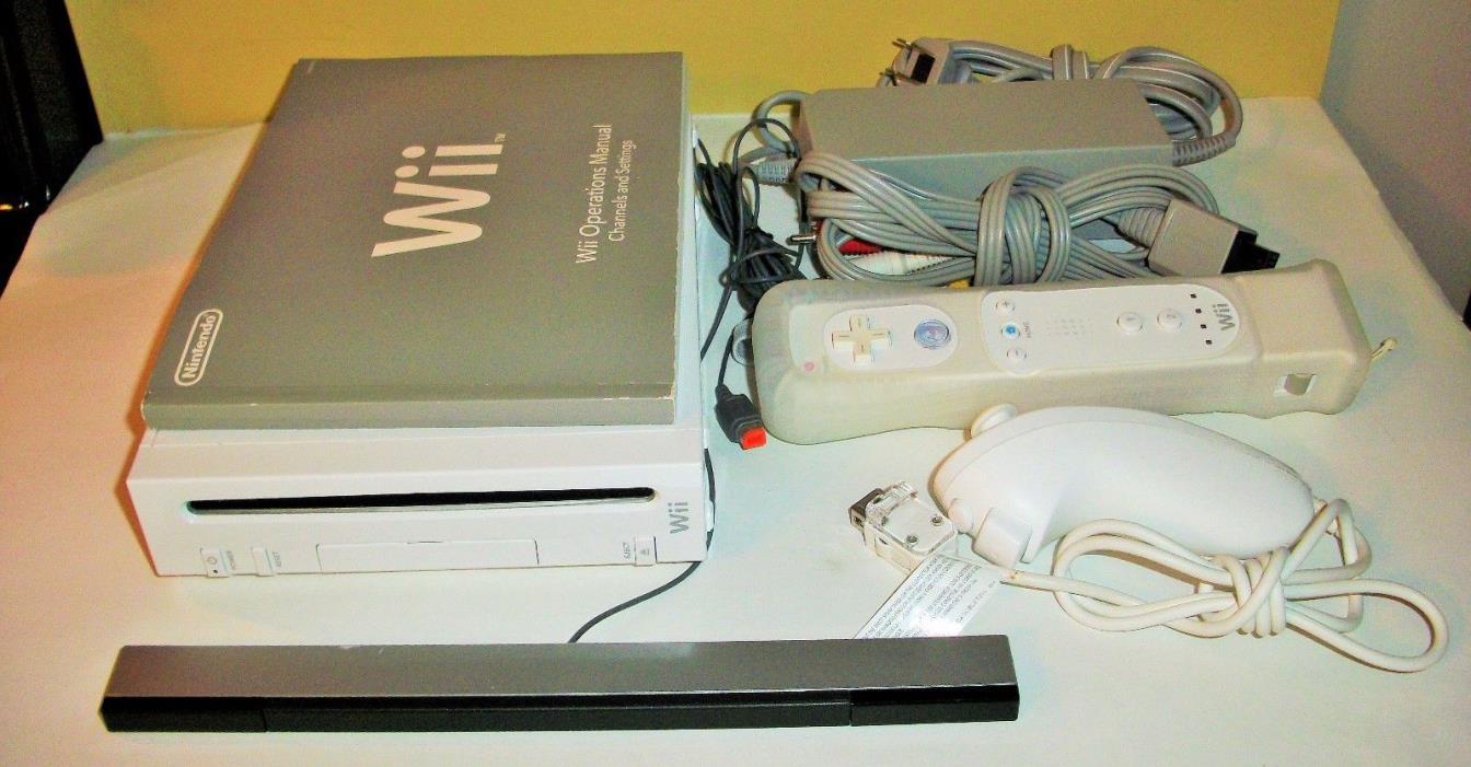 Nintendo Wii White Game Console RVL-001 Gamecube Compatible No Games Lot A