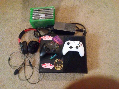 Xbox One Launch Edition 500GB Black Console with games and turtle beach headset