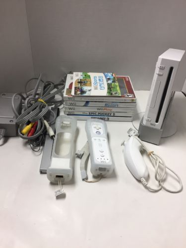 Nintendo Wii White Console and Game Bundle Zelda Wii Sports Resort
