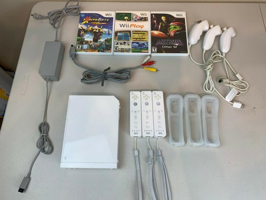 Nintendo Wii System Bundle  with extra accessories FULLY TESTED
