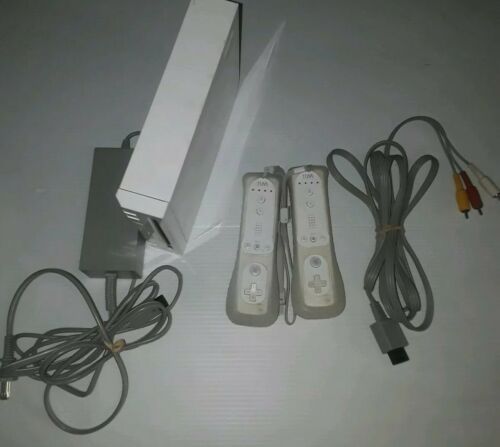 Nintendo Wii WHITE Video Game System Console Bundle Gamecube Disc Compatible