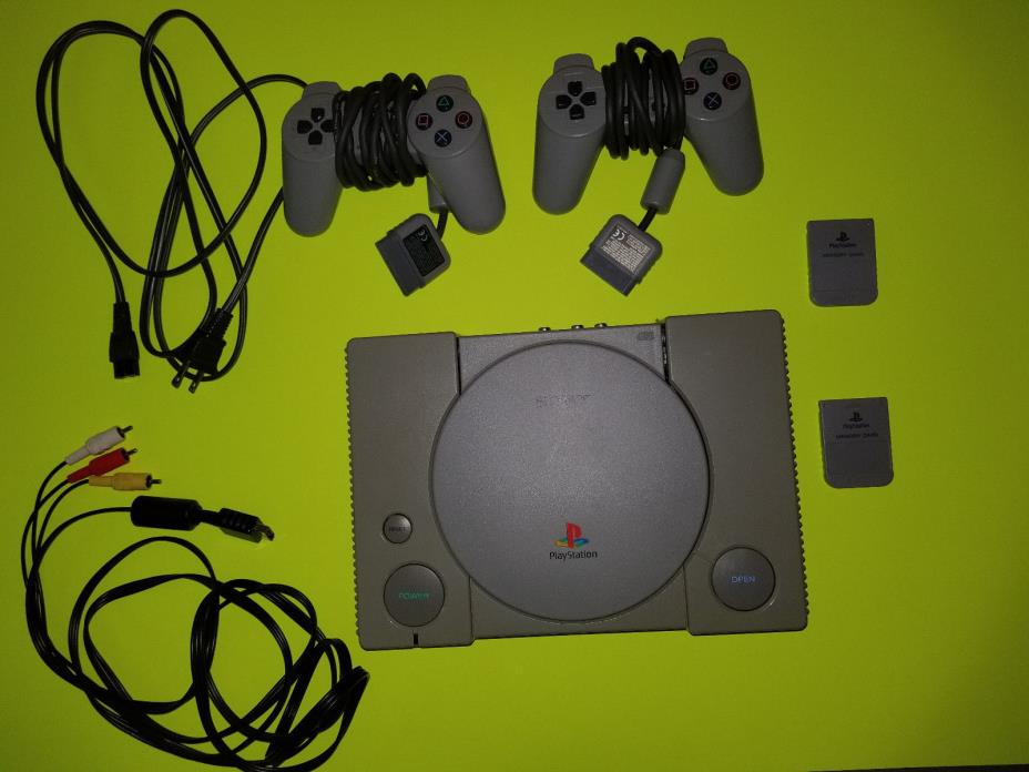 PlayStation 1 - Original - Video Game Console (5 Pictures)