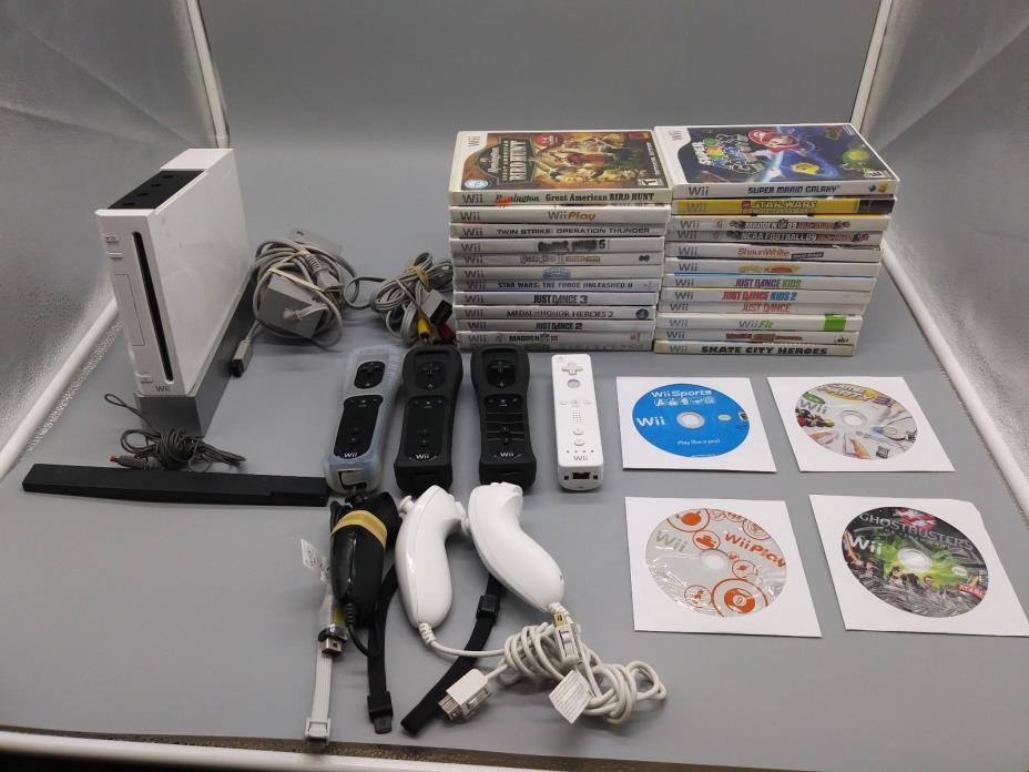 Nintendo Wii Bundle RVL-001 Controller Chords Games Wii Play Star Wars Mario