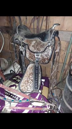 Need sold, beautiful saddle 175 obo