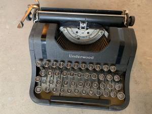 1920 Antique Underwood Typewriter