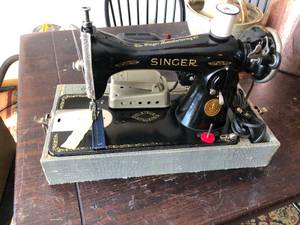 Vintage Singer Sewing Machine (Cheyenne)