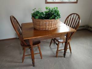 Antique table with chairs (New Hampton, Iowa)
