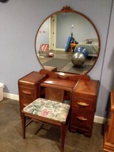 Dressing Table (Clear Lake)