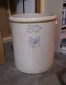 30 gallon Western Stoneware Crock (Dodgeville)