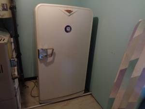 Hot Point Antique Refrigerator (Roseville)