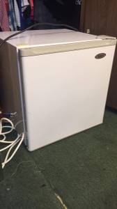 Mini fridge for sale (Dillon)
