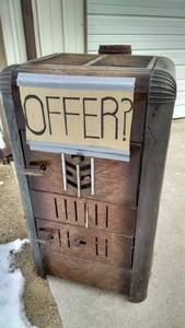 Old wood stove, make offer! (Belle Fourche)