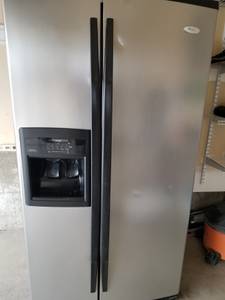 Whirlpool Gold 22 cu. ft great condition (roy)