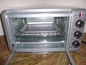 BLACK and DECKER Toaster Oven, plus FREE Easy Recipes cookbook