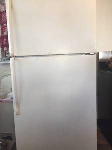 Newer White Refrigerator and Stove (Gas) (South Milwaukee)