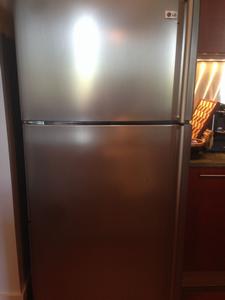 Stainless * LG Refrigerator w/IceMaker * Very Good Condition - (Union Square)