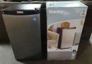 Danby mini refrigerator NIB great for apartment dorm bar air bnb (nw las vegas)